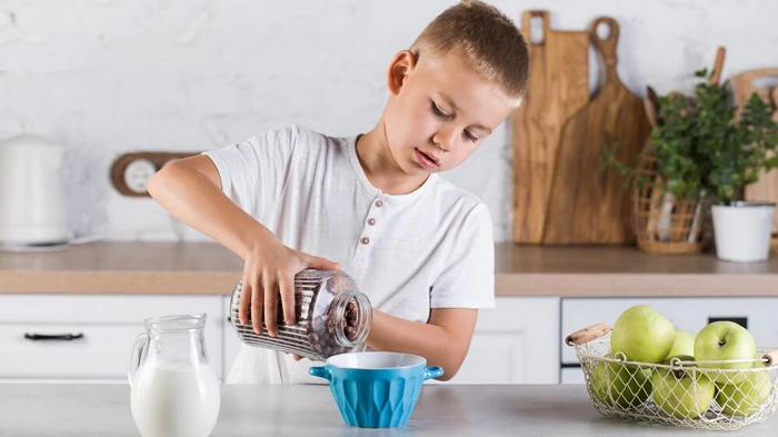 Hvordan lære barn selvstendighet – et effektivt restauranttriks